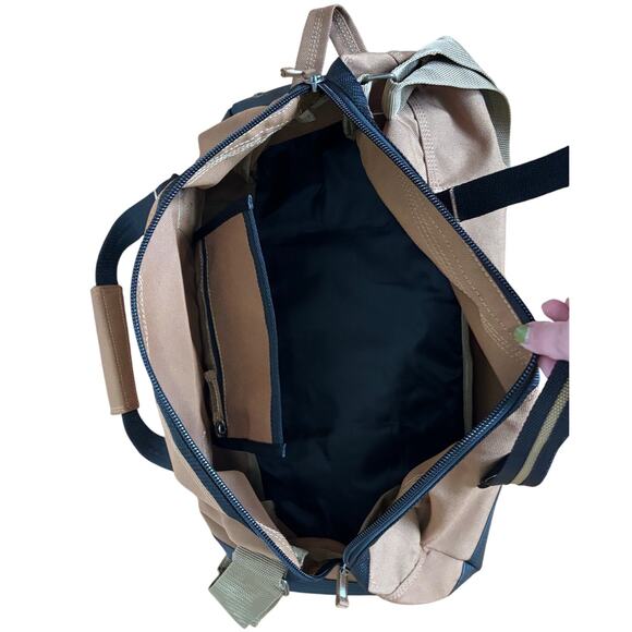 Carharrt 20" Tan Cassic Utility Duffel Bag 20" with Crossbody Strap NWOT - Picture 3 of 3